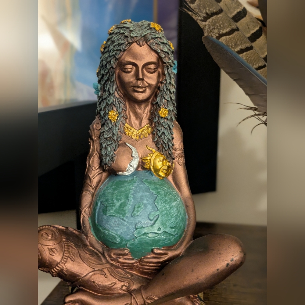Gaia Fertility Statue - Picture 8 of 9